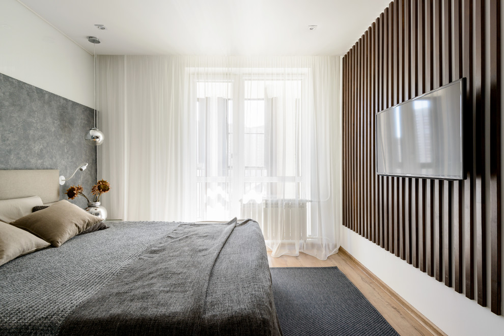 Камень и дерево в центре Сибири