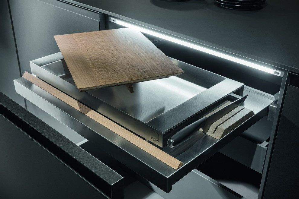 Встроенная разделочная доска. Модель Akb_08