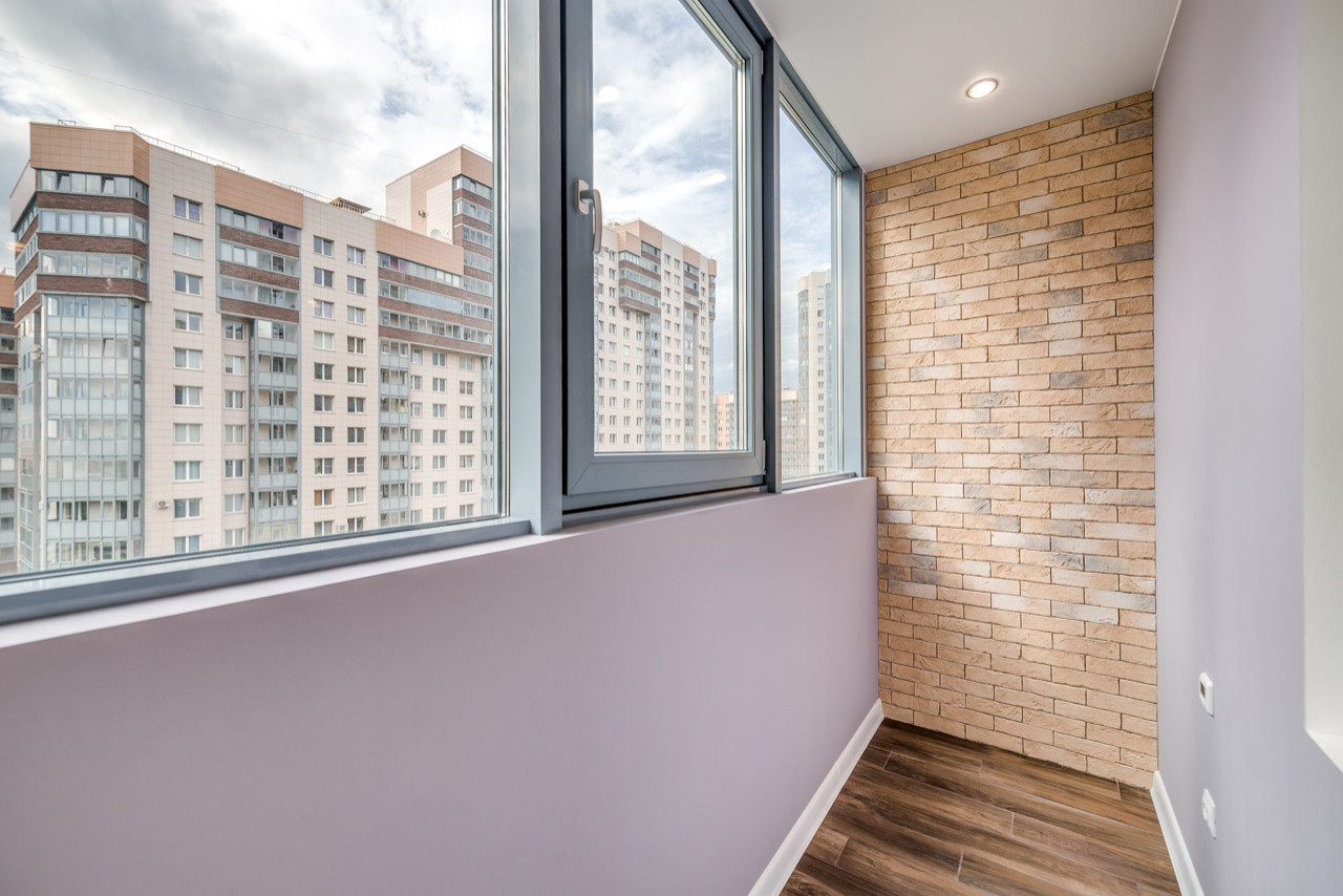 Спальня яркая  для молодой семьи