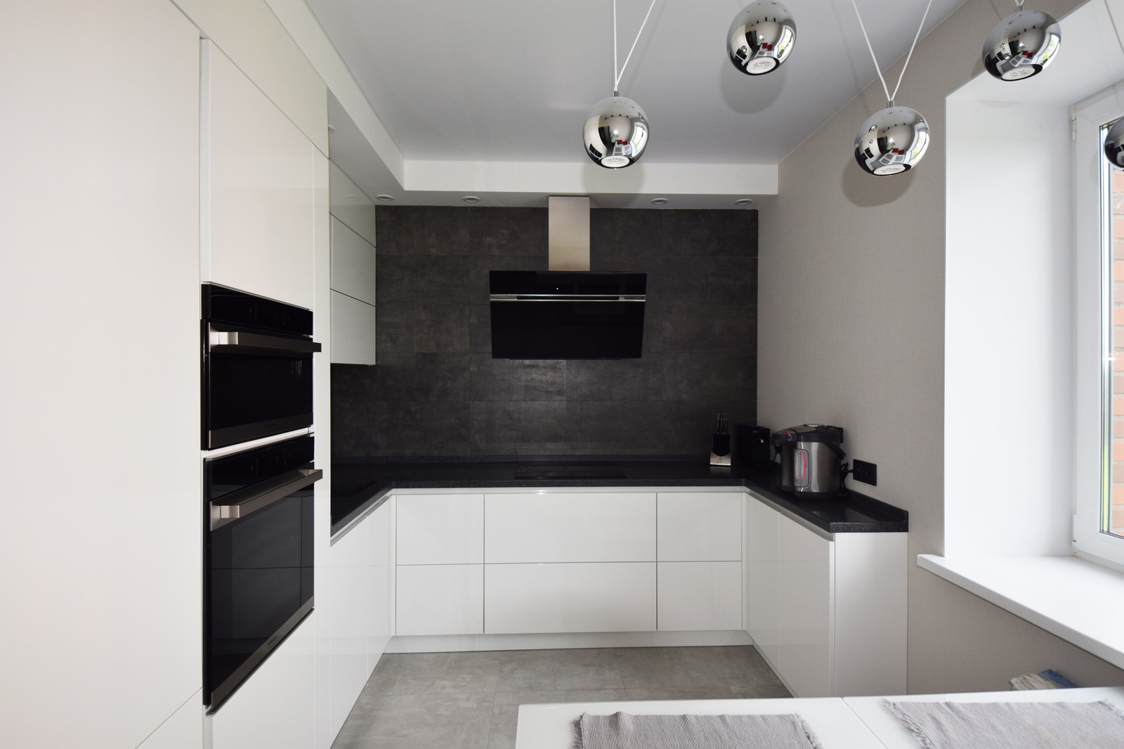 Черно-белый минимализм