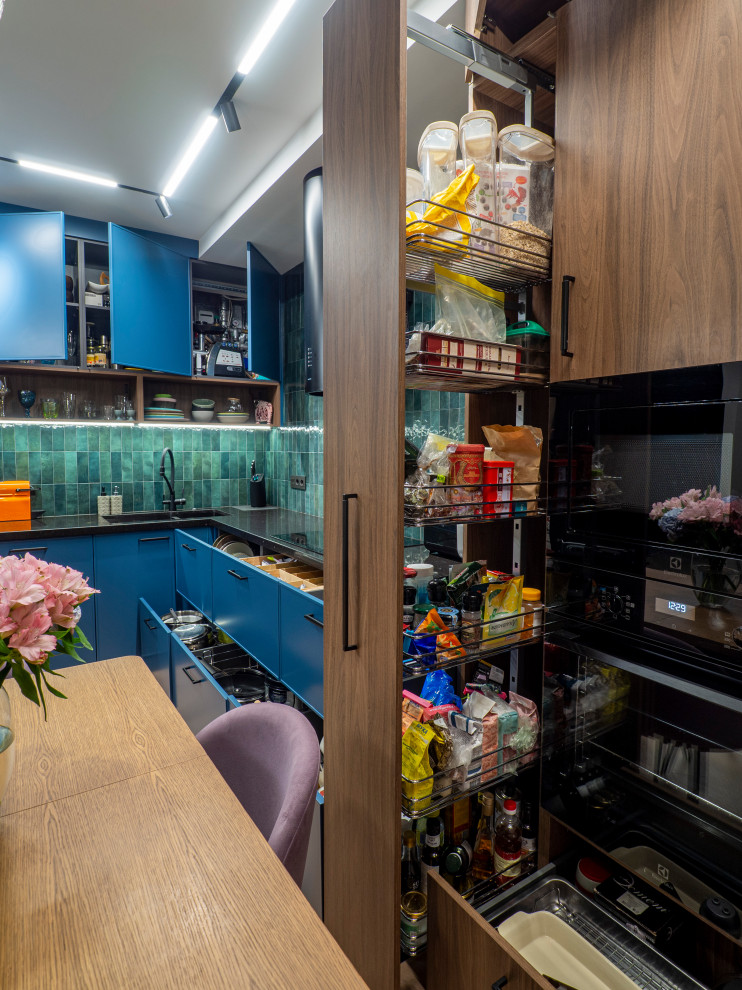 Кухня в современном стиле со встроенным аквариумом