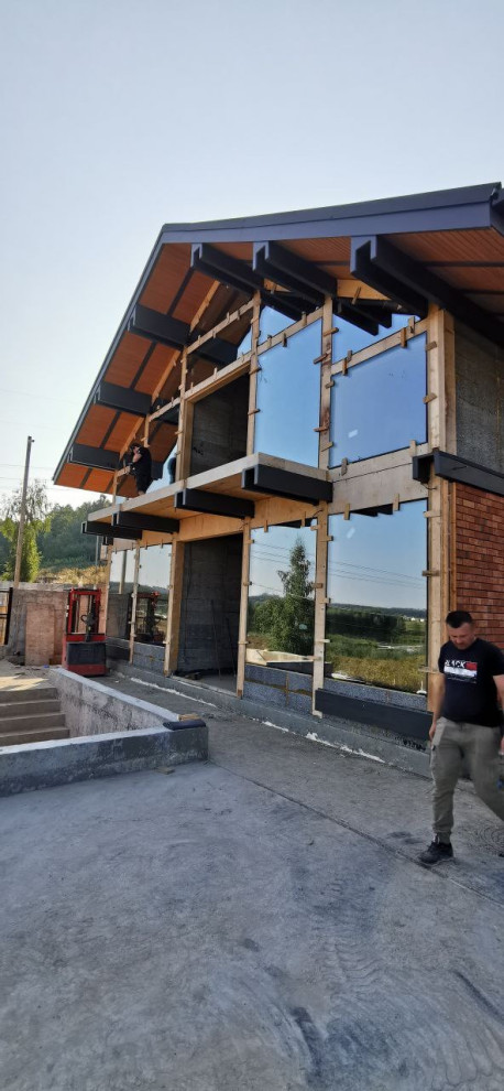 Обложка проекта: Установка «мультифункыиональных» окон в фахверках премиум класса BrillHouse