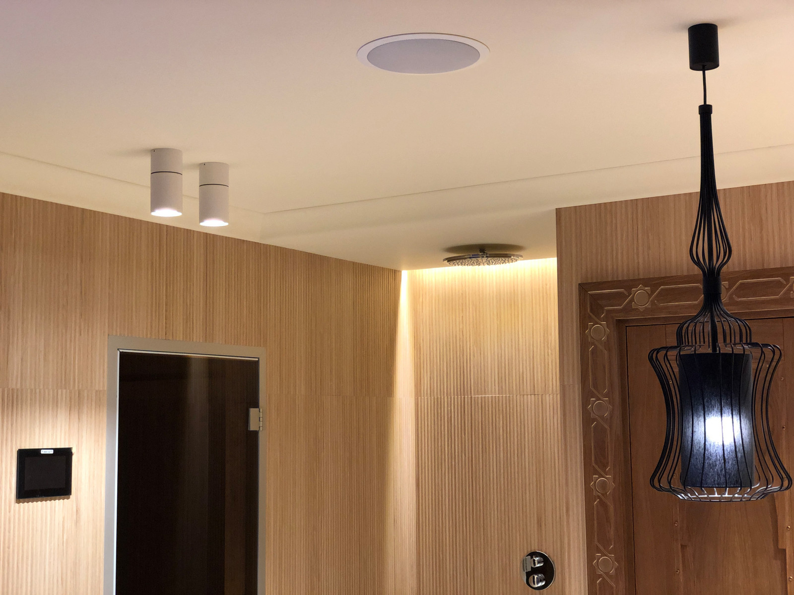 Приватный домашний кинотеатр в восточном стиле