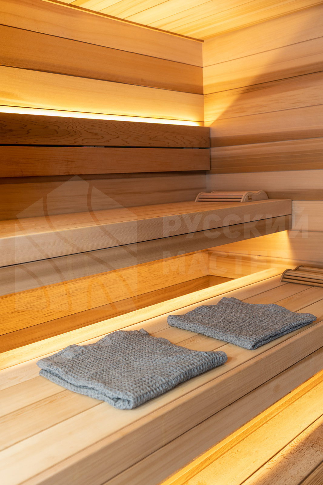 Сауна и бассейн из тигрового дерева и канадского кедра