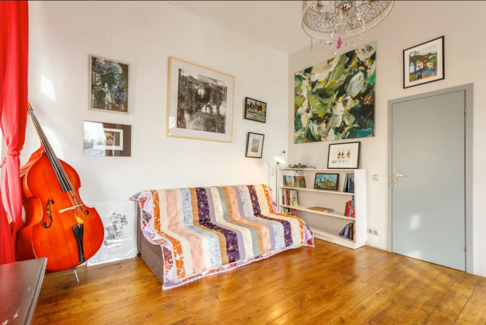 Светлая квартира-студия на Моросейке.