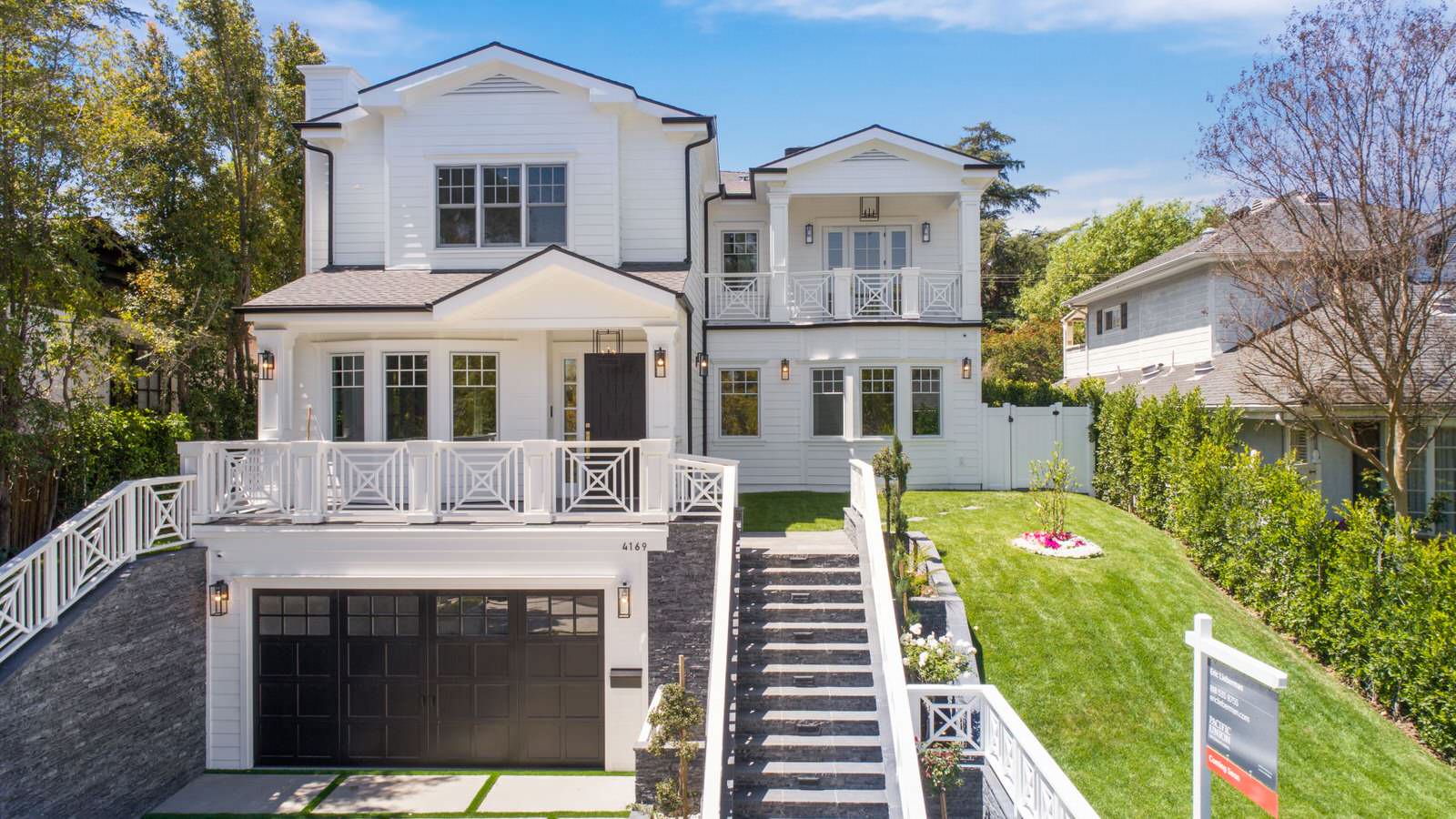 Дом в стиле Кейпкод на Шерман Оакс