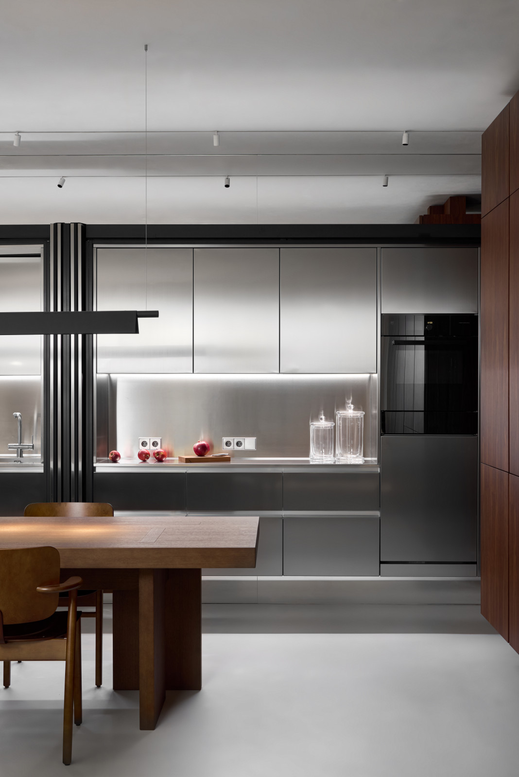 Кухня в металле