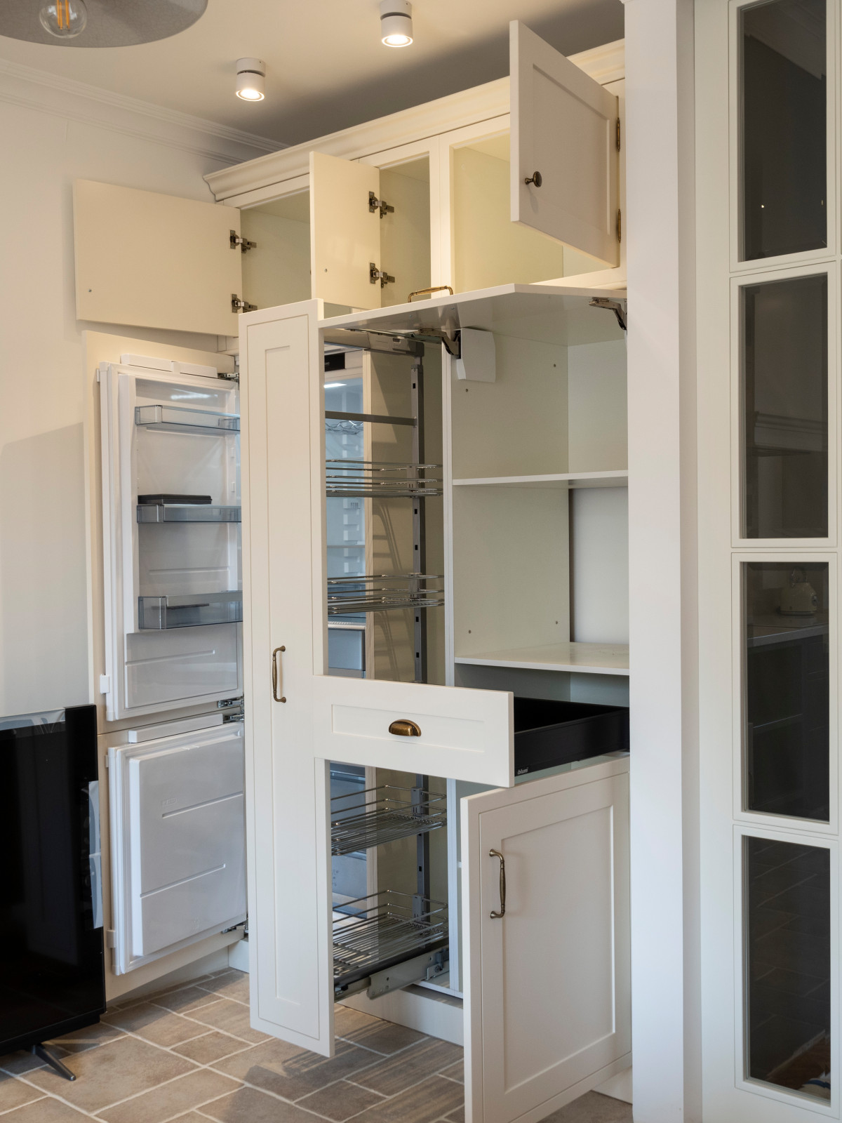 Элегантная кухня в неоклассическом стиле