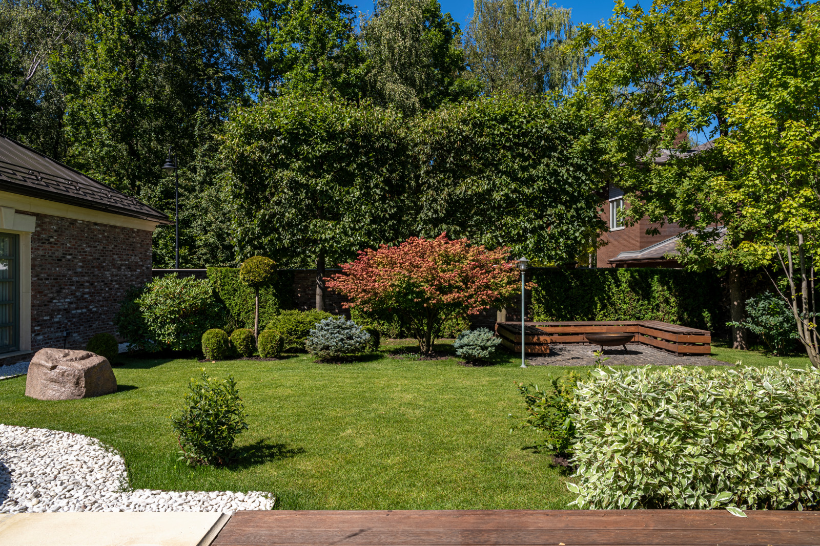 Бельгийский сад в коттеджном поселке «Летова роща»