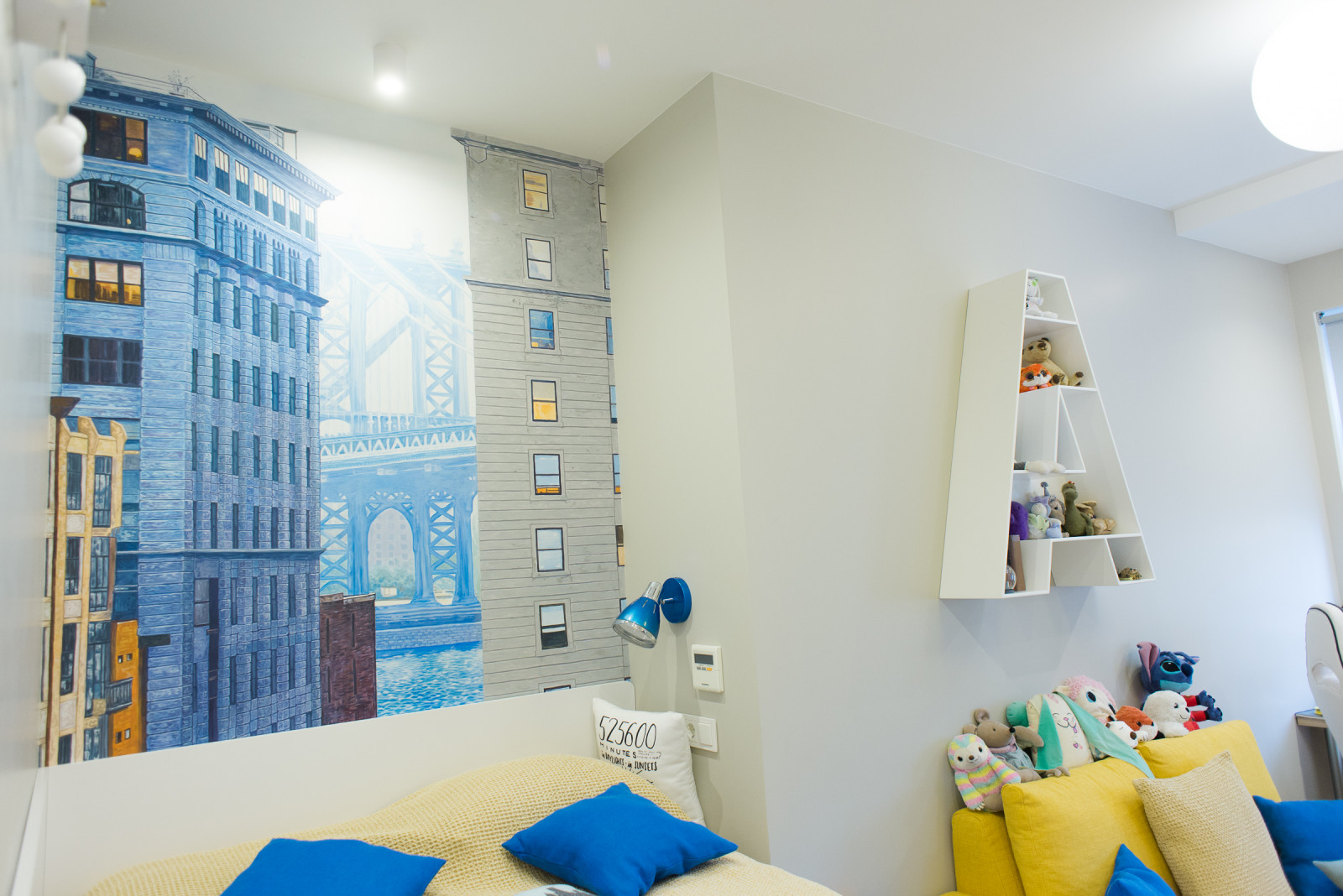 Роспись комнаты девушки