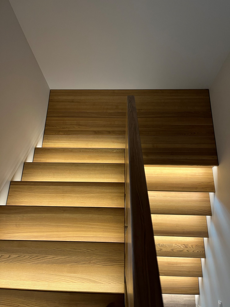 Лестница в КП "Династия"