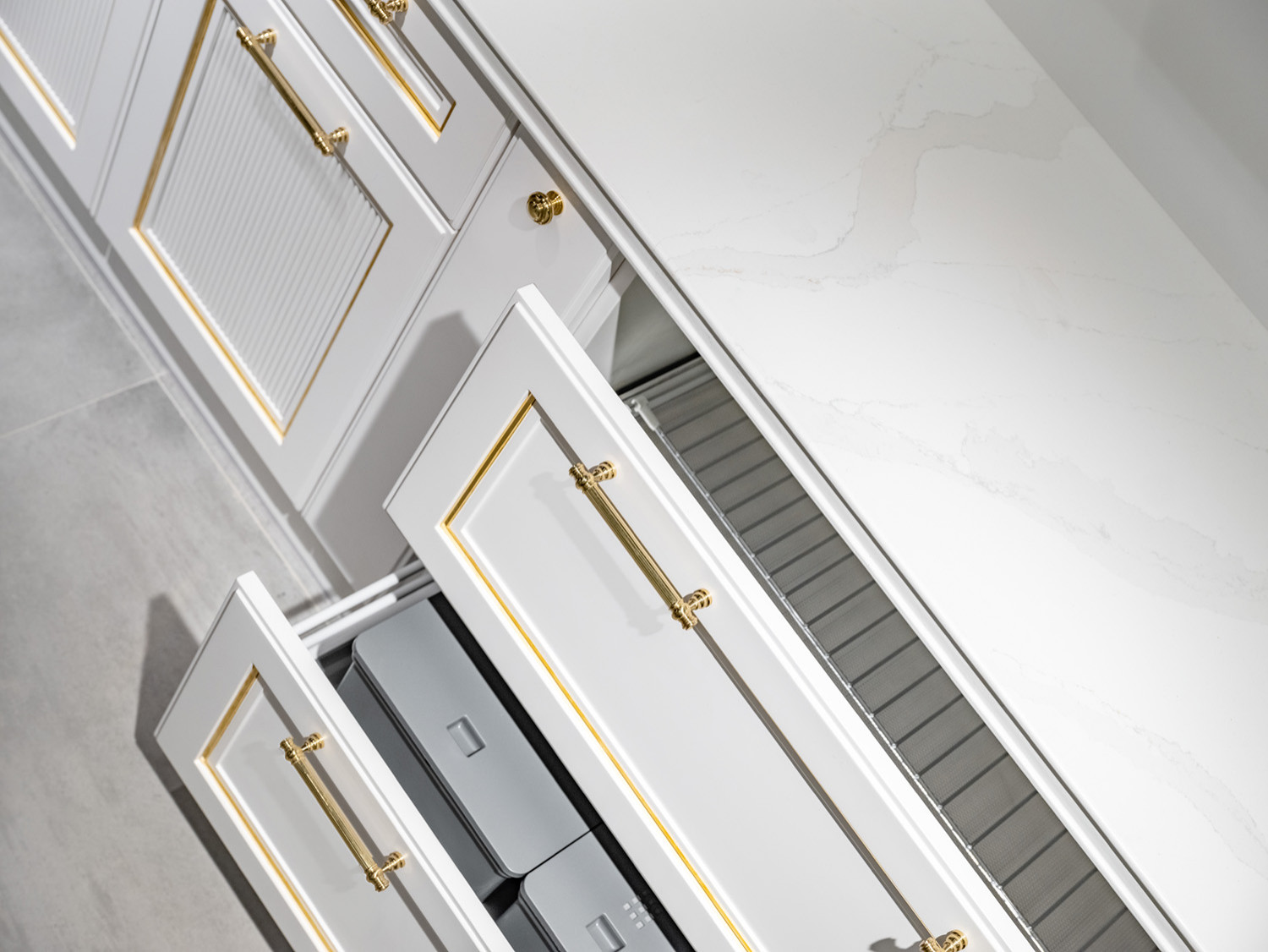 Кухня в латуни