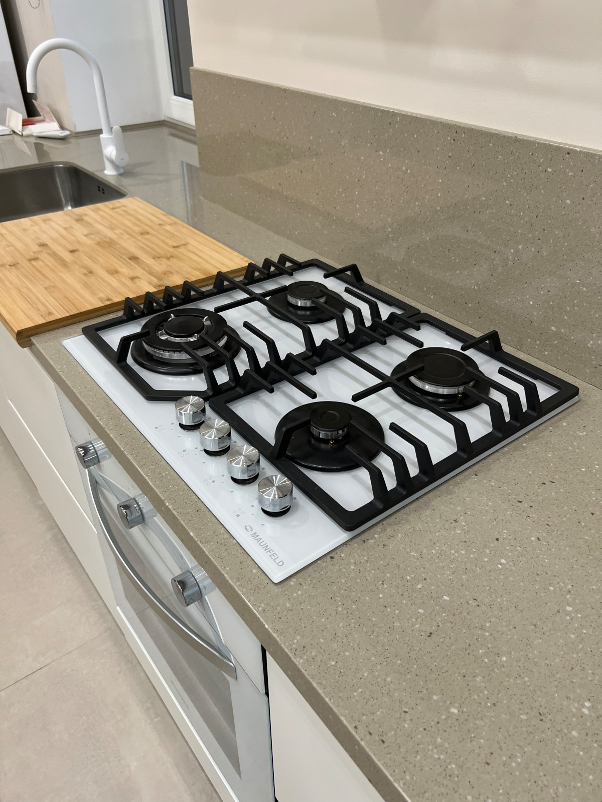 Обложка проекта: Кухня без верхних шкафов