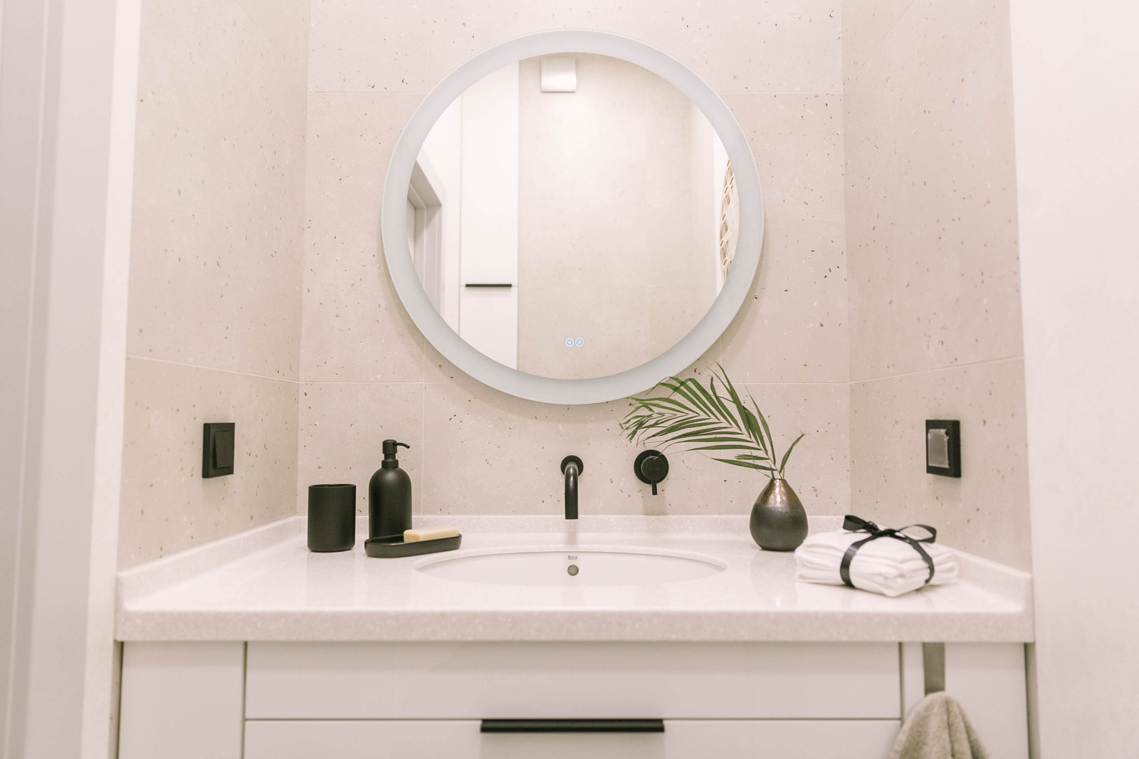 Нежный Монополист