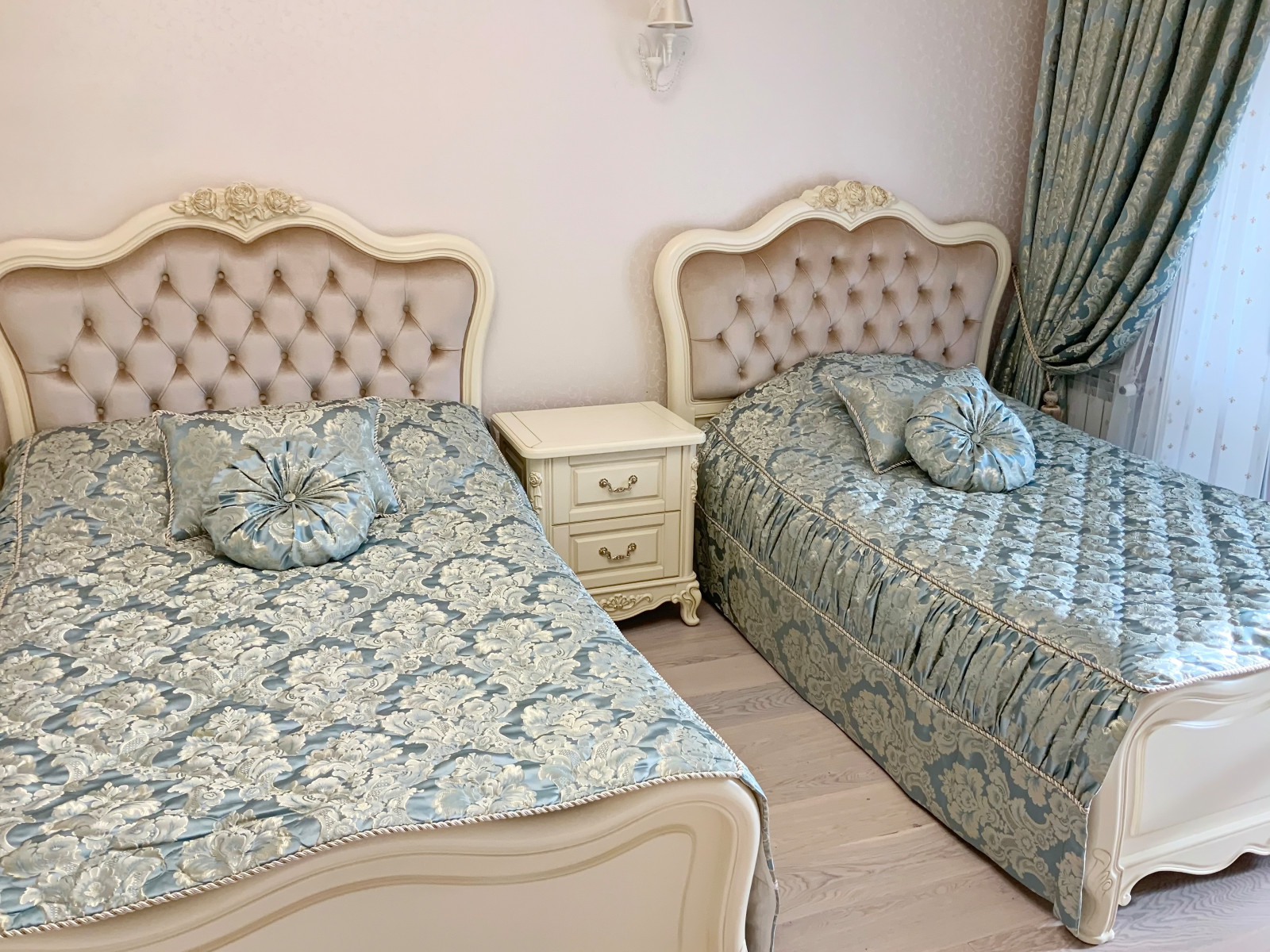 Шторы в спальную комнату квартиры  - дизайн, пошив. монтаж.