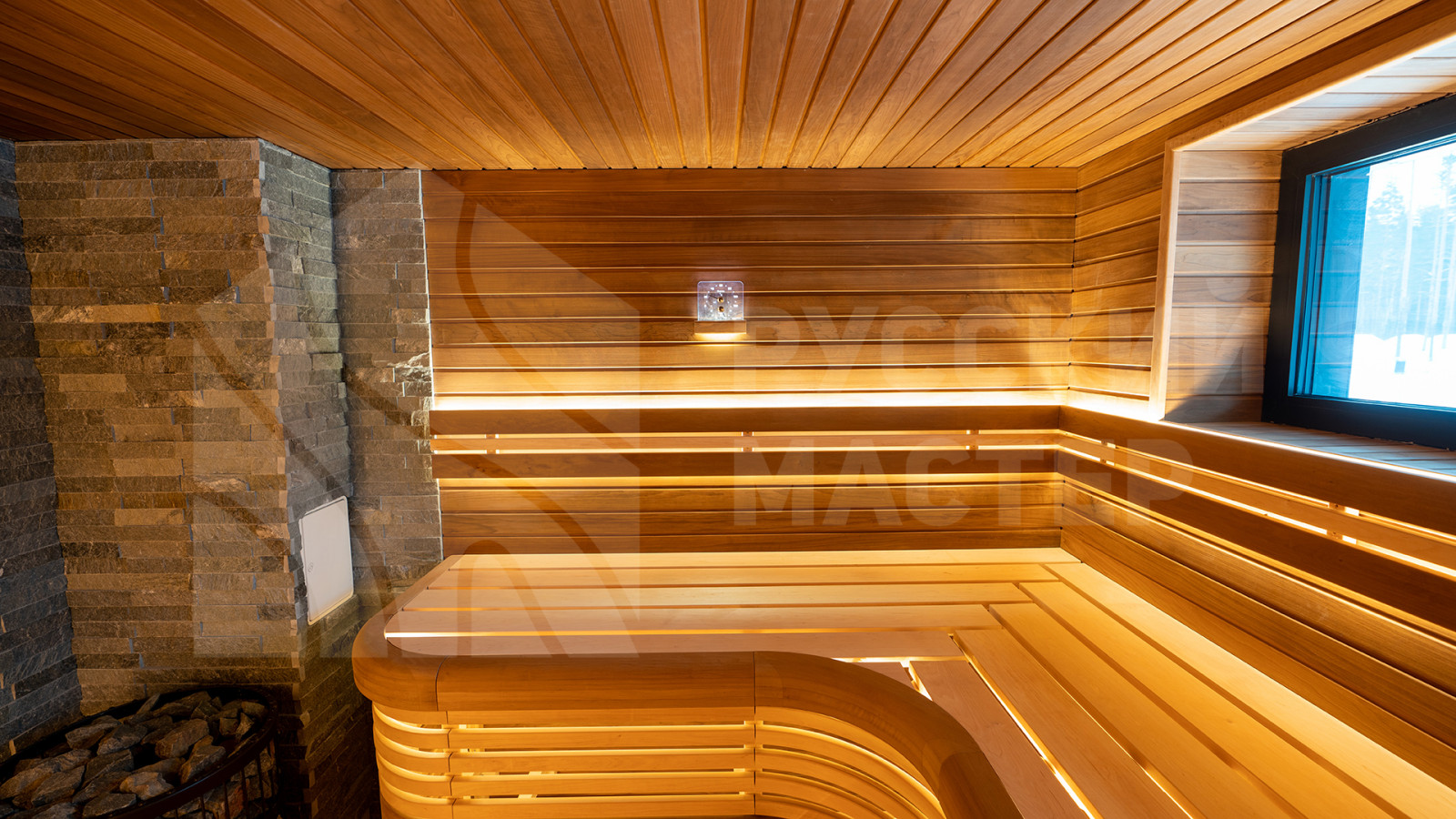 Баня по индивидуальному проекту: фигурные 3D-полки и отделка из термодревесины