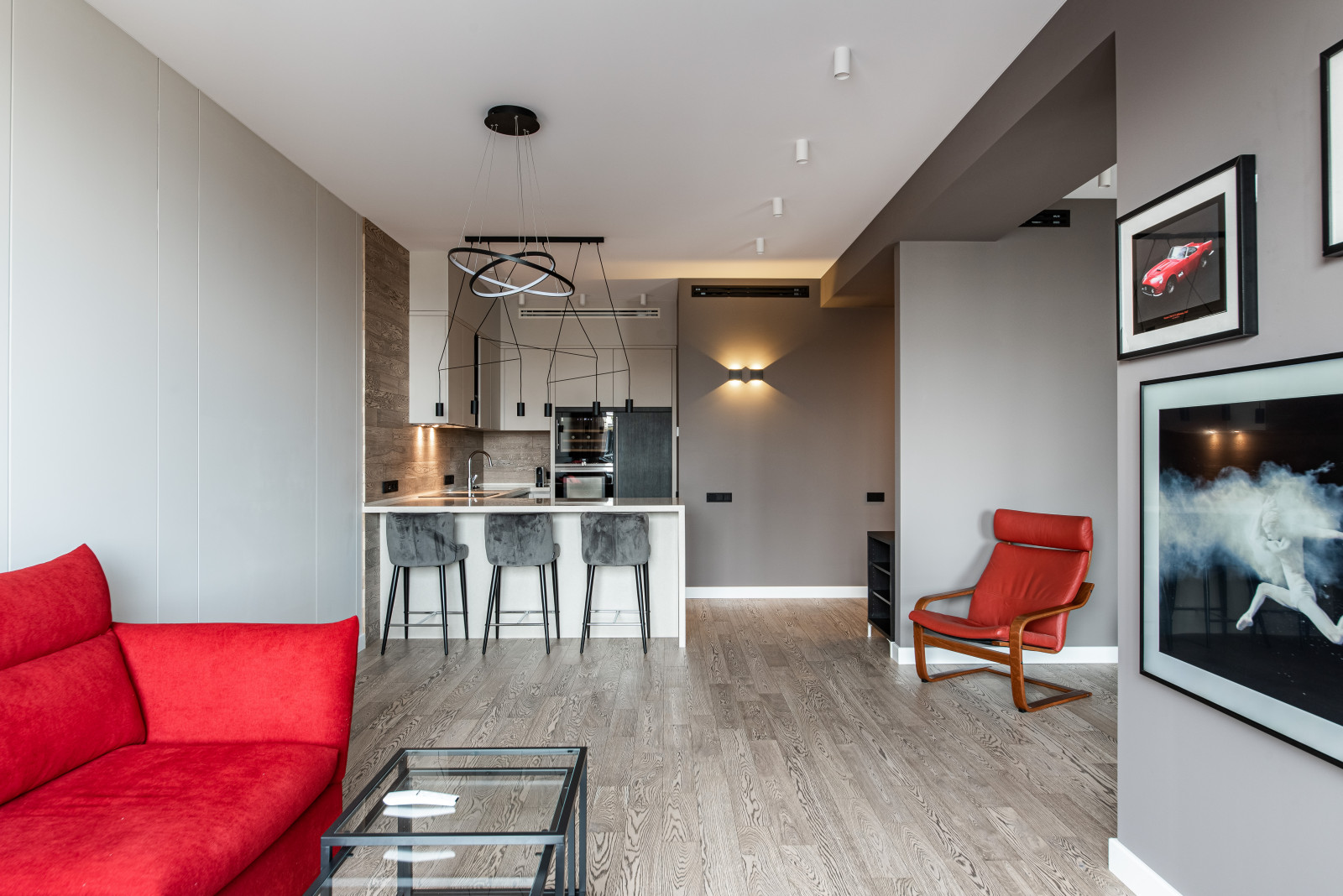 Кухня с барной стойкой