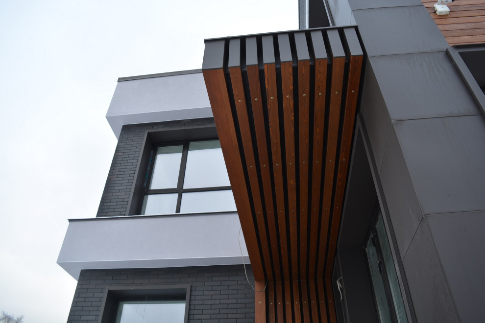 Дом в современном стиле. Кирпич и планкен.