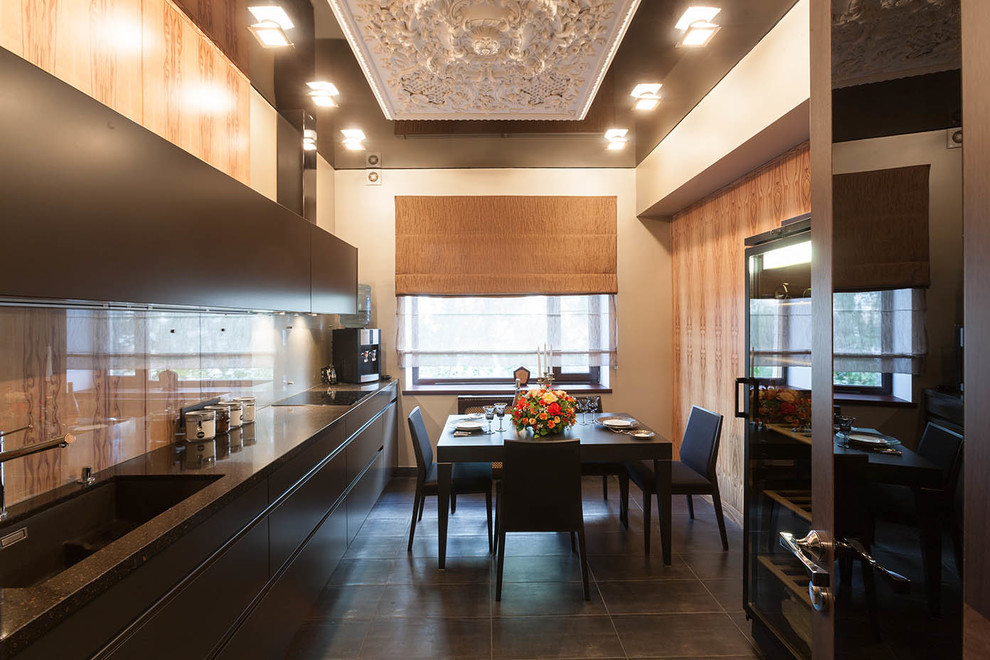 Офис с камином. Office with fireplace.