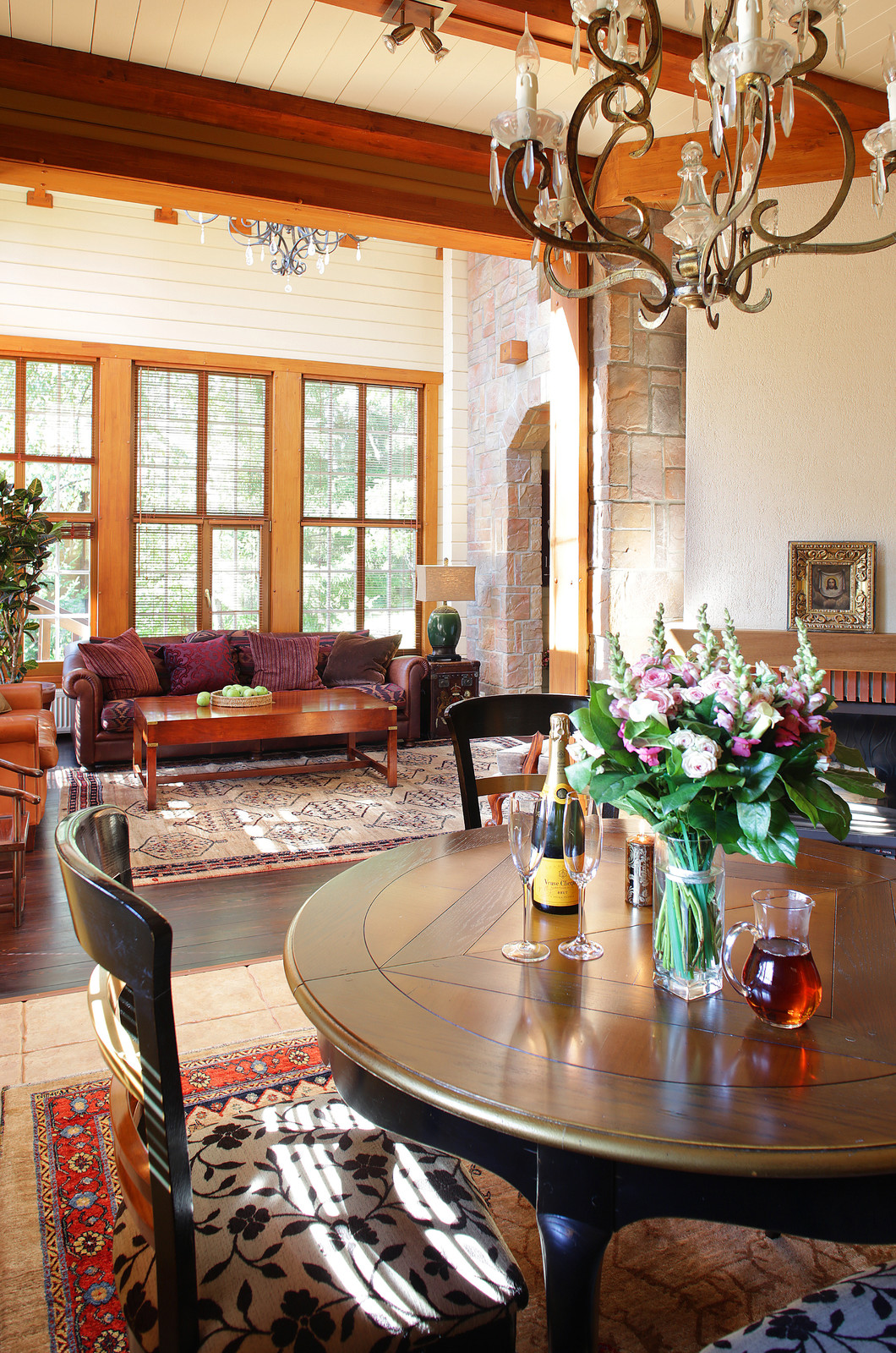 Деревянный дом в стиле американского кантри