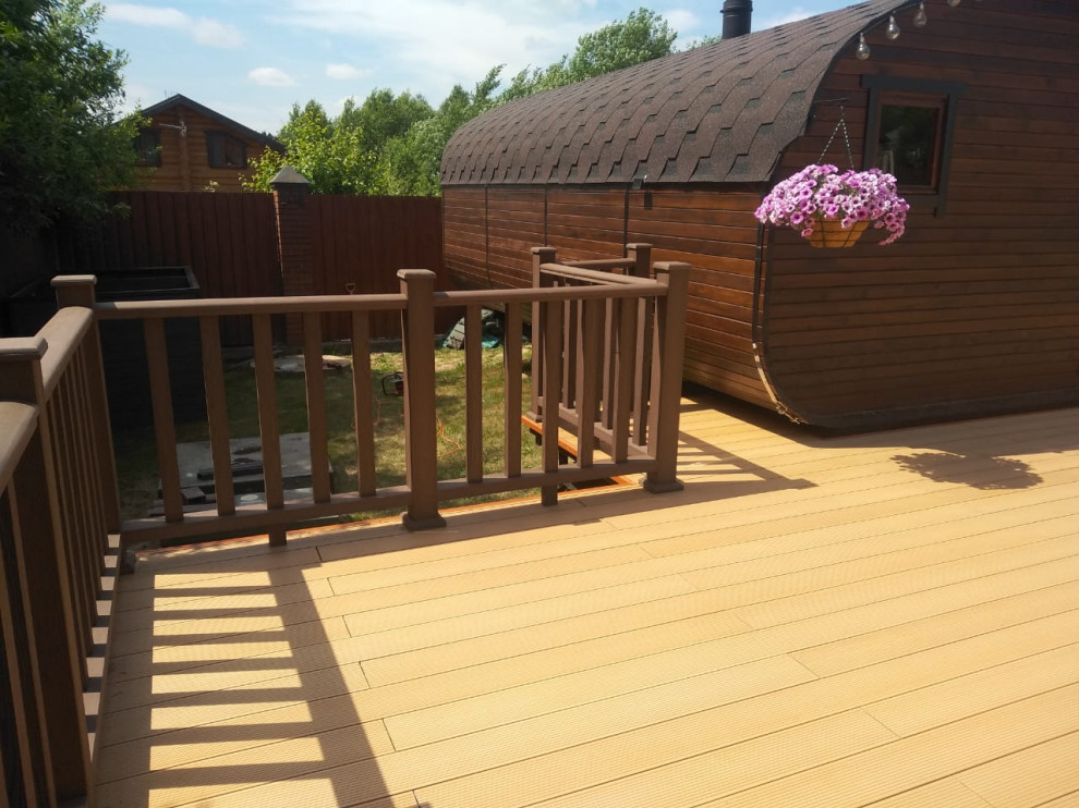 Террасная доска в лаунж-зоне у бассейна на объекте в ДНТ Бородино