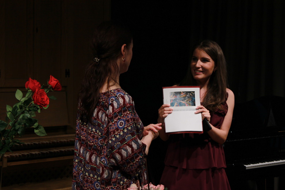 Выставка живописи "Подари мне сад ..."