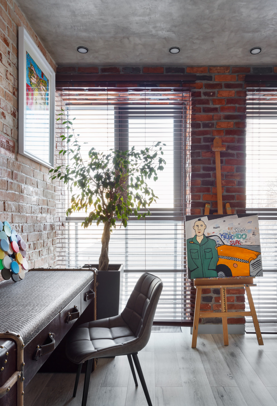 Яркий лофт для ценителя современного искусства