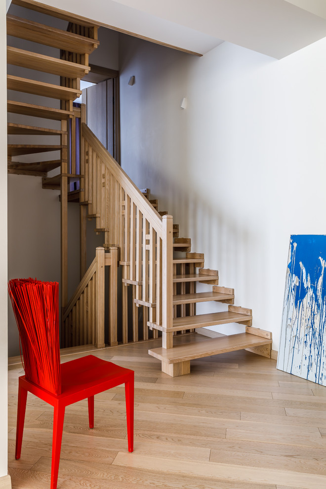 Интерьер частного дома с яркими акцентами