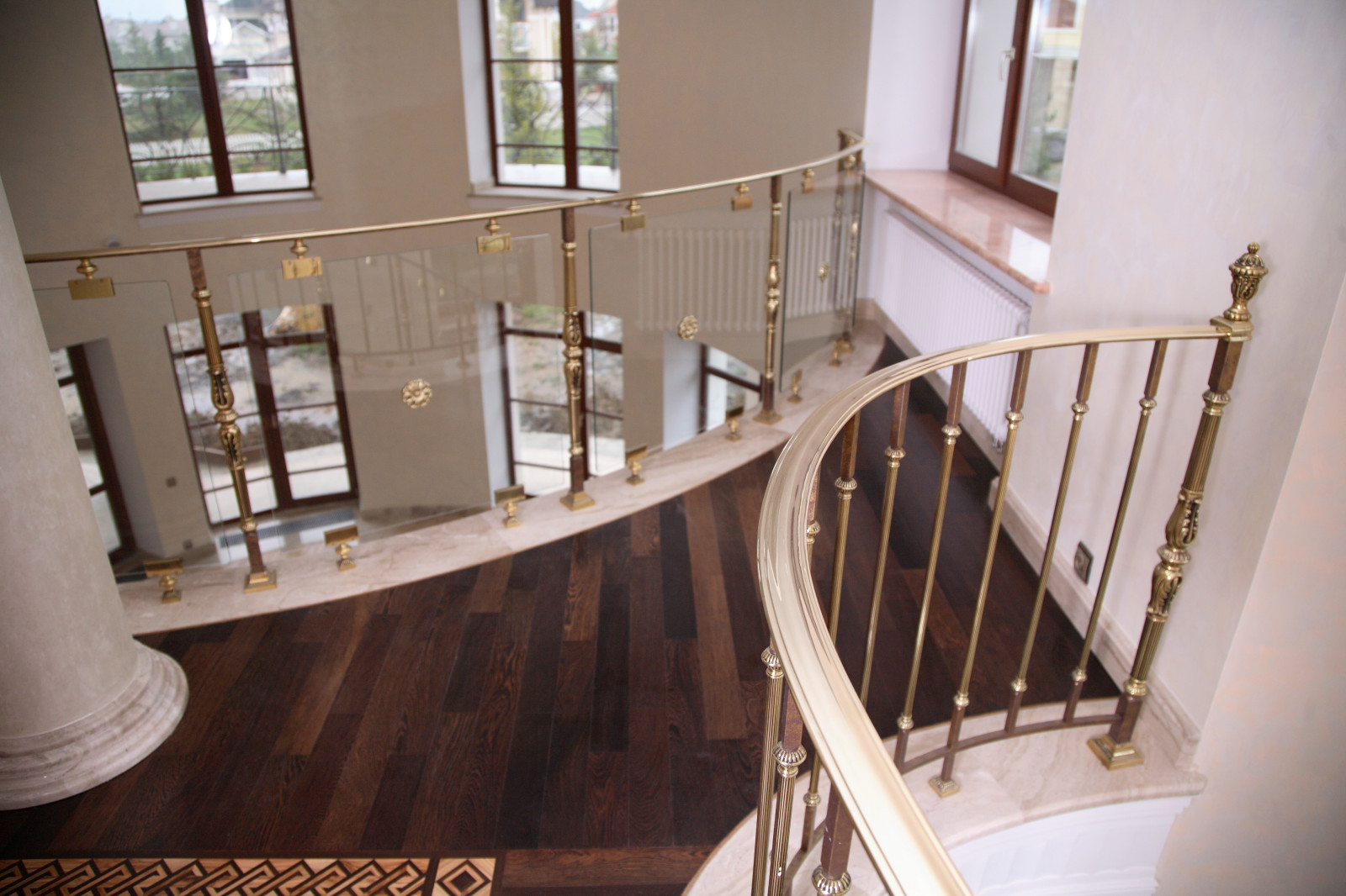 Лестница, латунное ограждение со стеклом, фабрика Grande forge, коллекция Royal