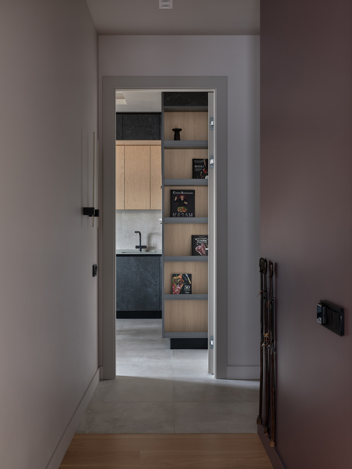 Современный интерьер с фиолетовыми акцентами