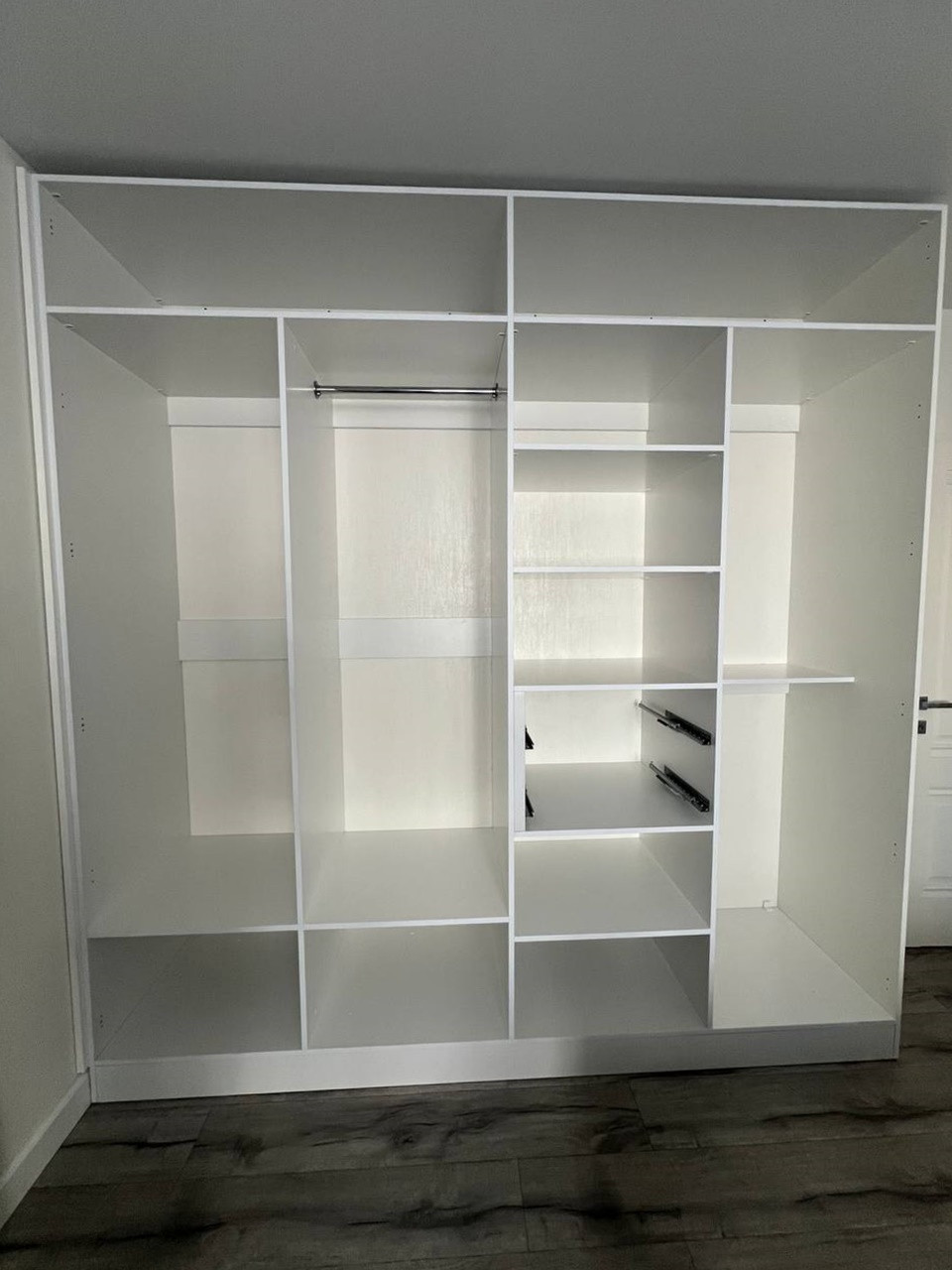 Стильный шкаф (сборка в деталях)