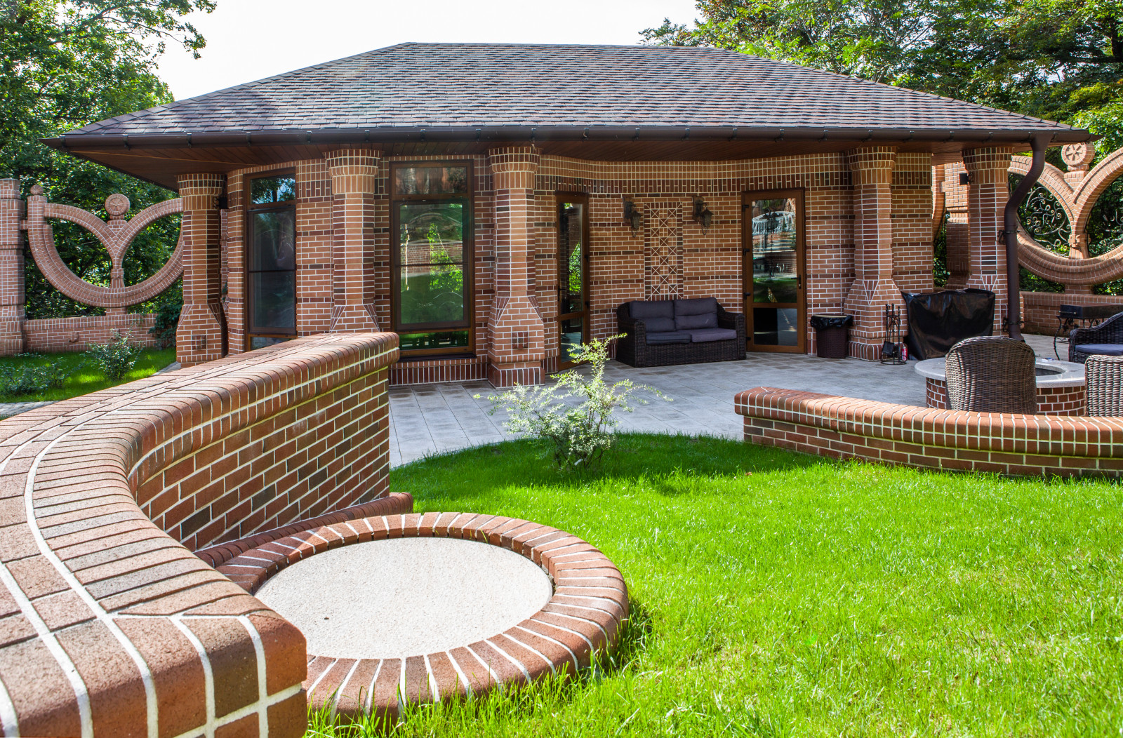 Беседка из кирпича