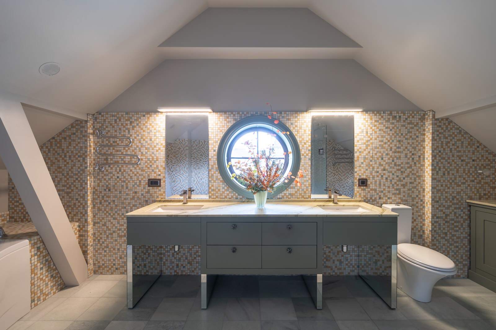 Дом для семьи в Куркино. Основная ванная комната.