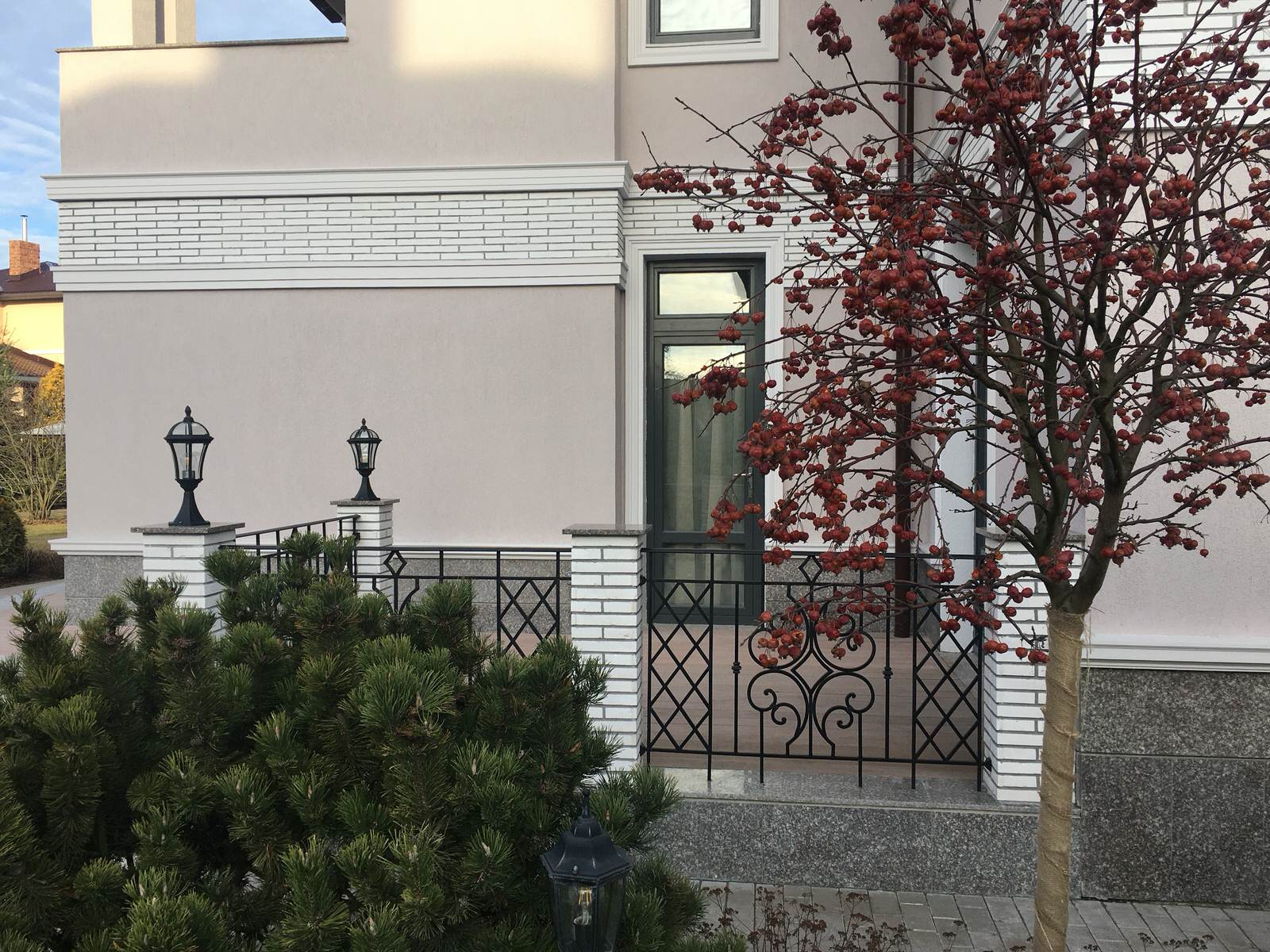 Дизайн и реконструкция фасада загородного дома