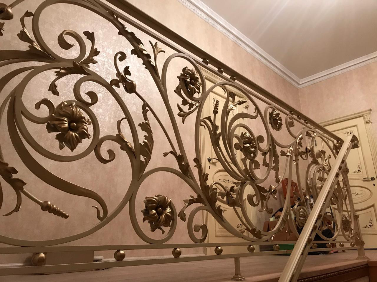 Кованые ограждения в доме.