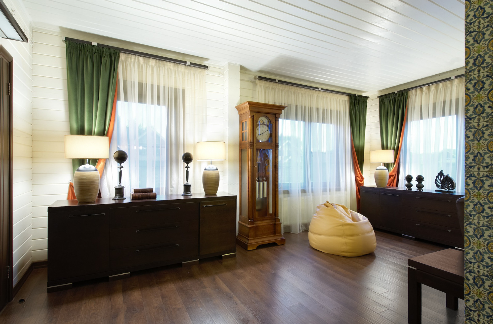 Дом из дерева в современном стиле