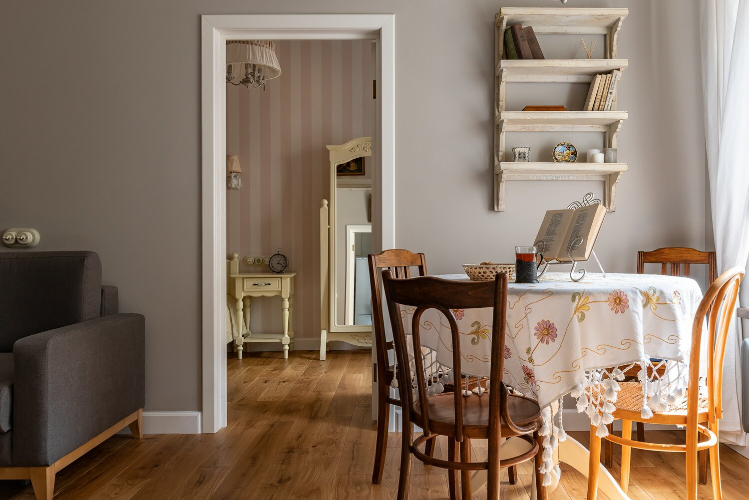 Houzz тур: Образ писательской усадьбы в городской квартире