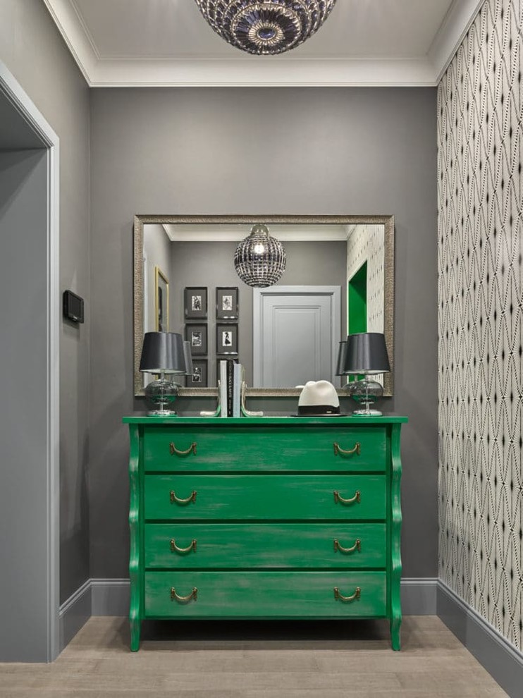 Дамская квартира в серых оттенках