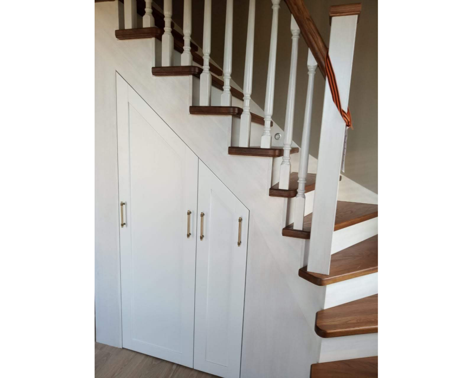 Мебель из массива дерева, шпона, мдф