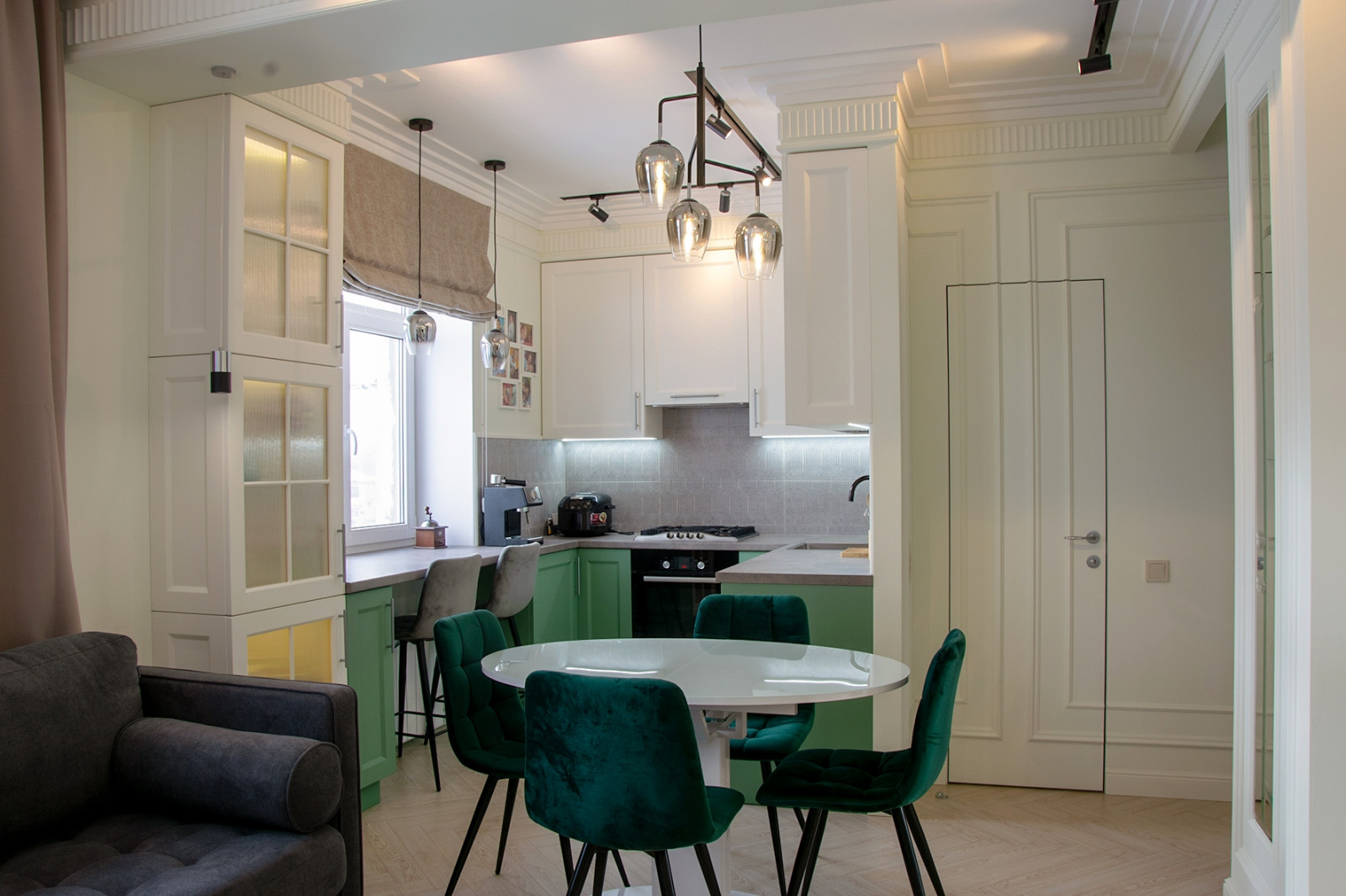 Реализованный проект кухни - гостиной площадью 18 м2.