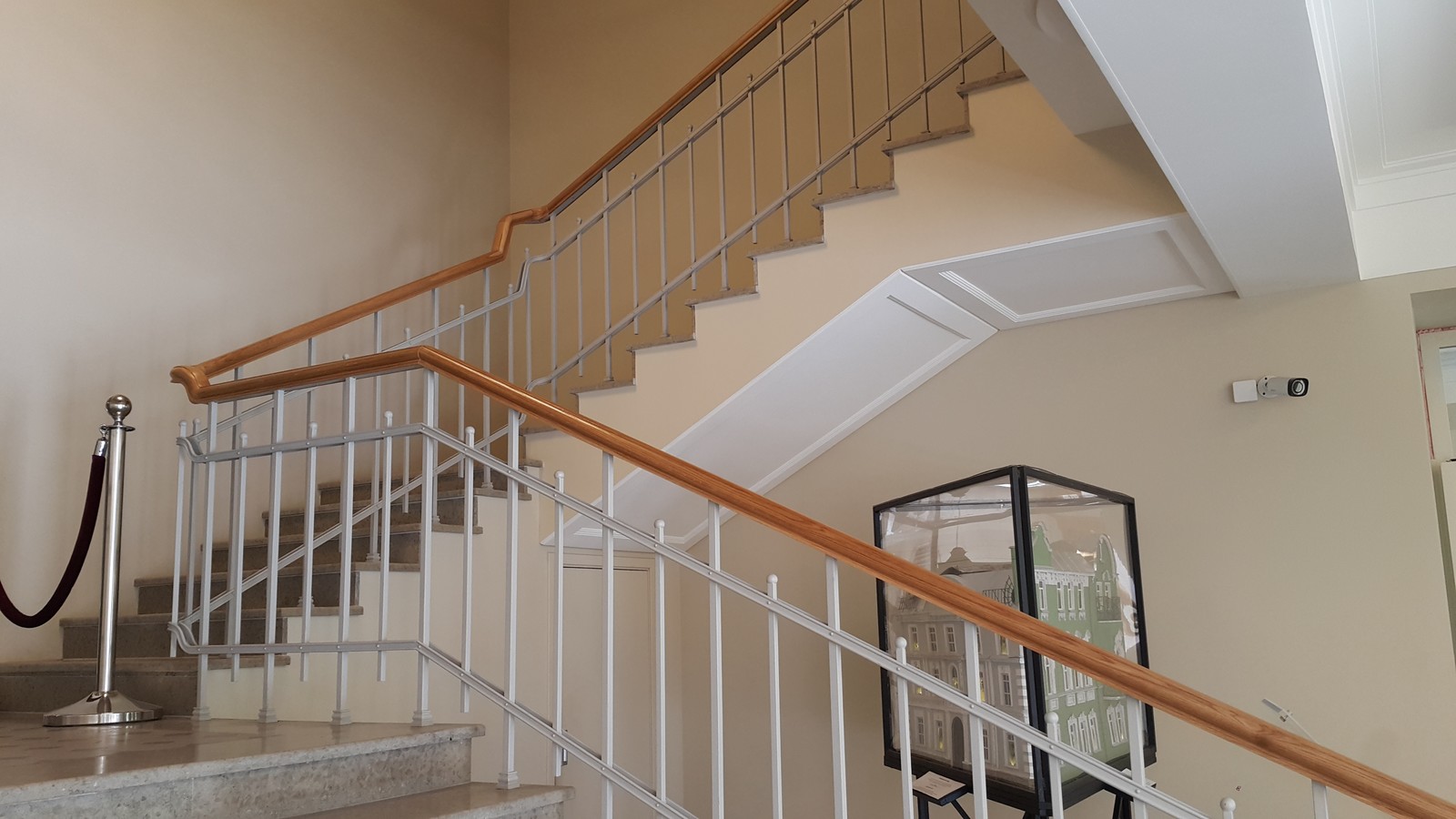 Кованые перила в ТД Пассаж