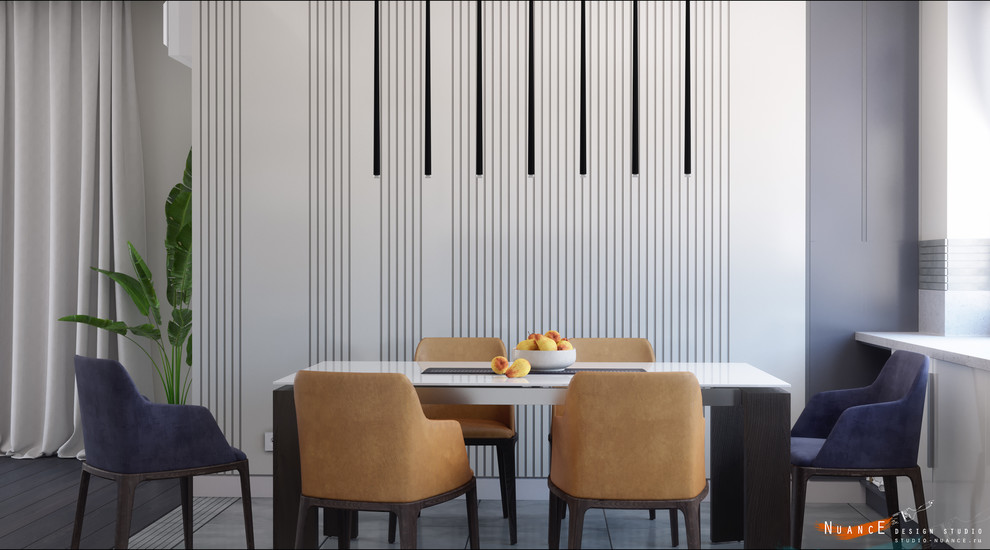 Объединенная гостиная-кухня с современной лестницей на 1 косоуре в загородном до