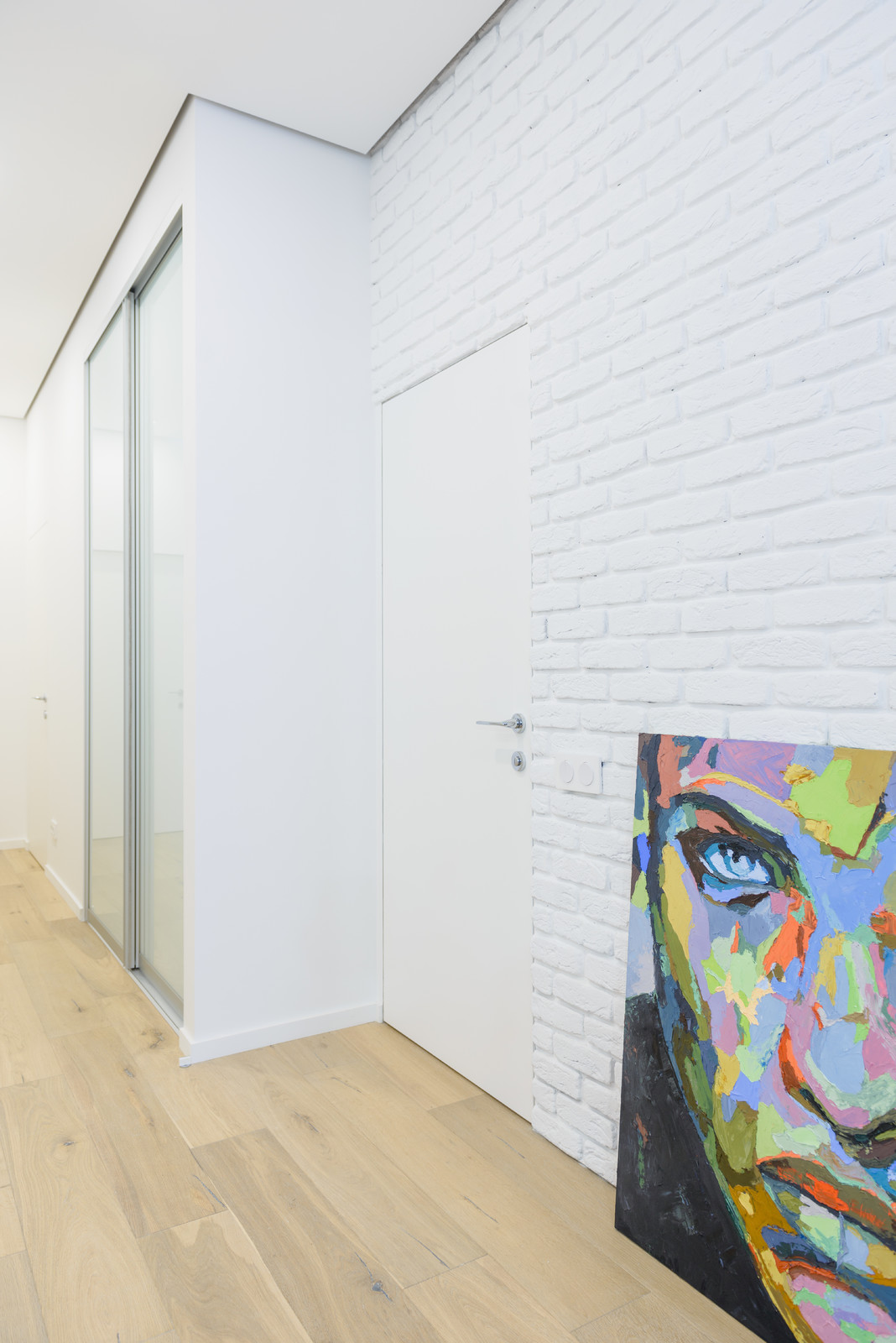 Houzz тур: Воздух и дерево в лаконичном интерьере в Ростове-на-Дону