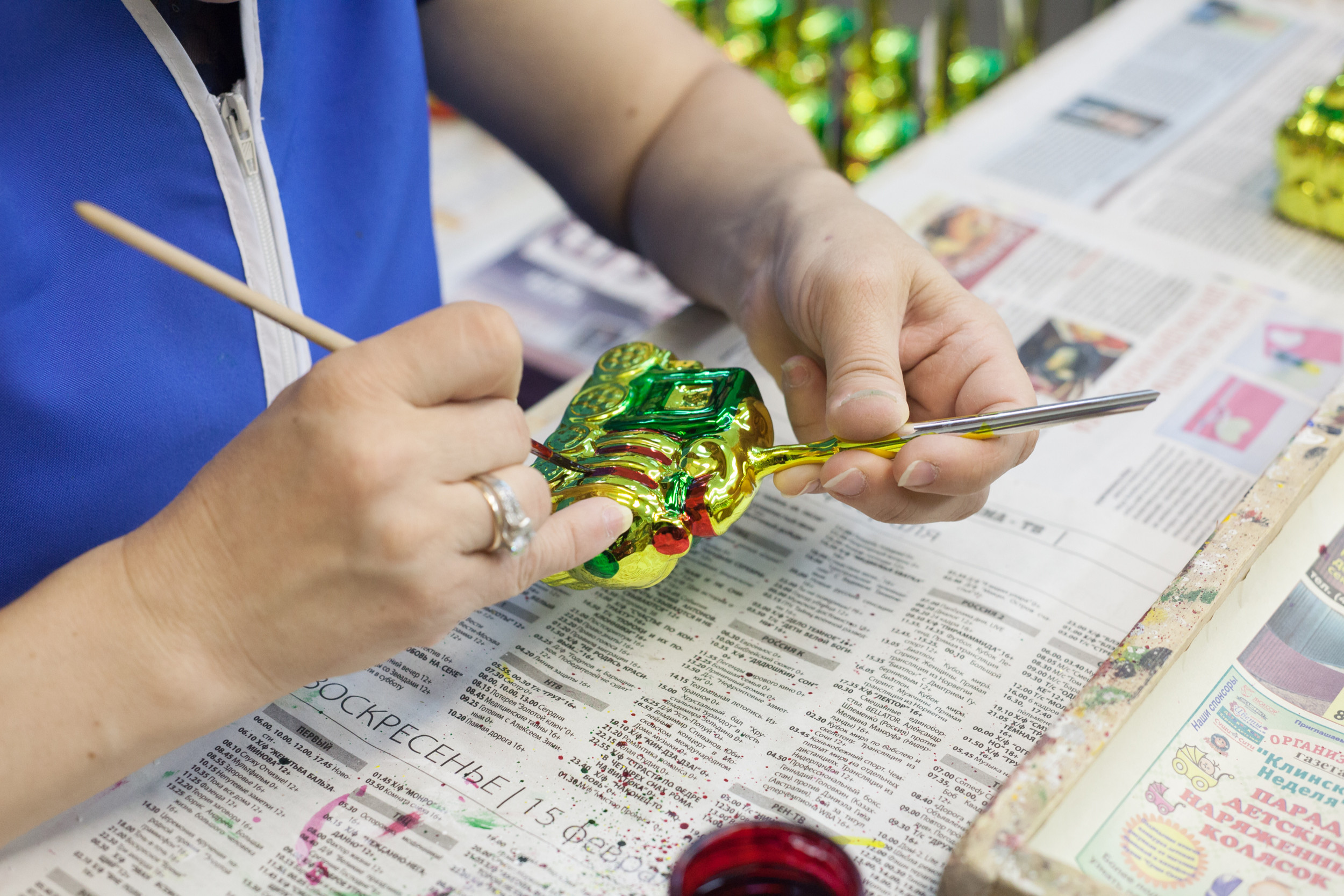 Портрет: Российские новогодние игрушки от фабрики «Елочка»