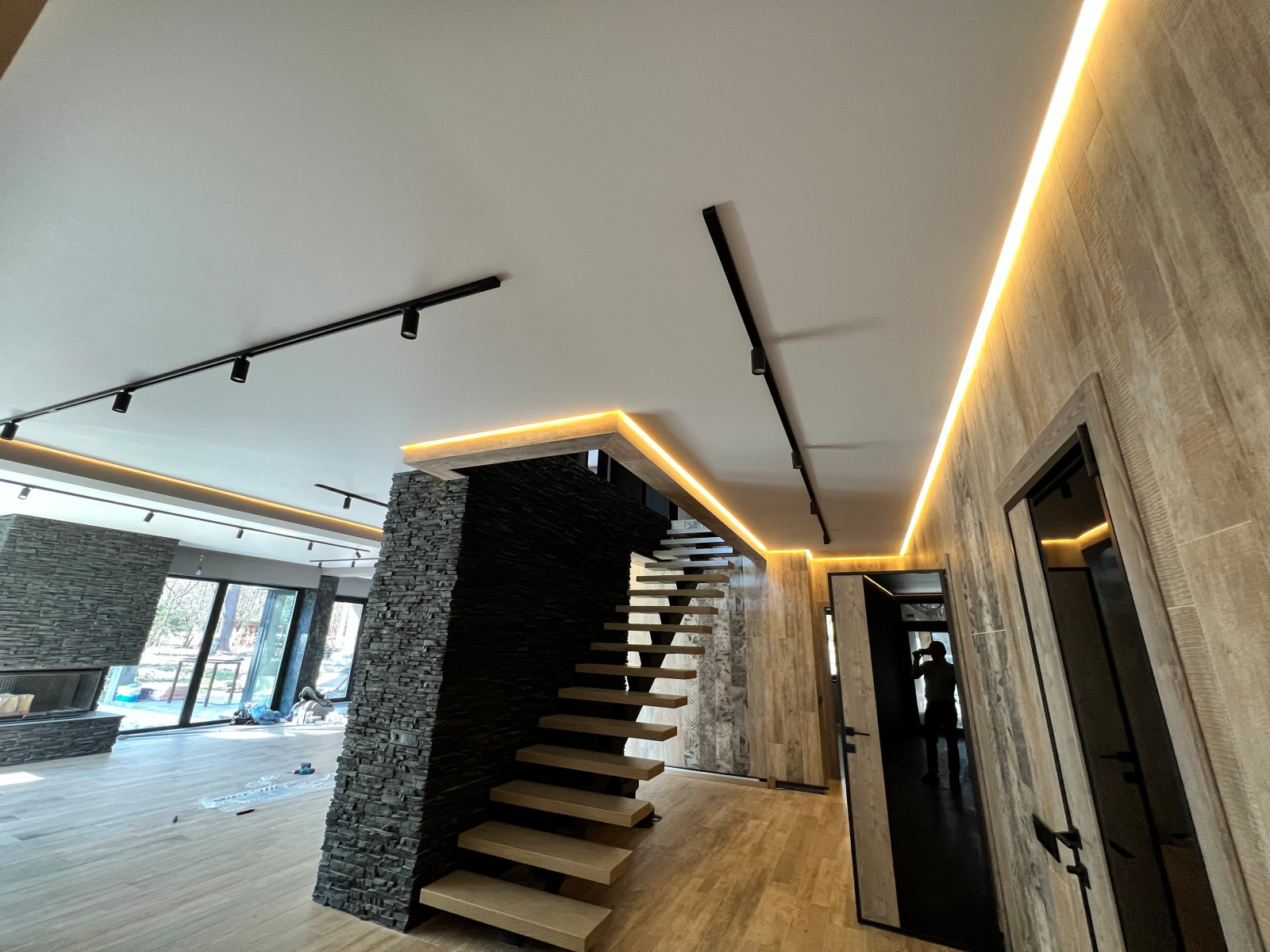 Обложка проекта: Парящий потолок в Частном Доме. Садки