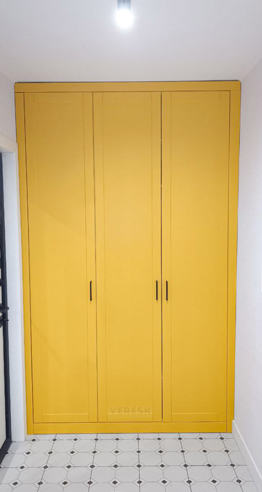 Встроенные распашные шкафы