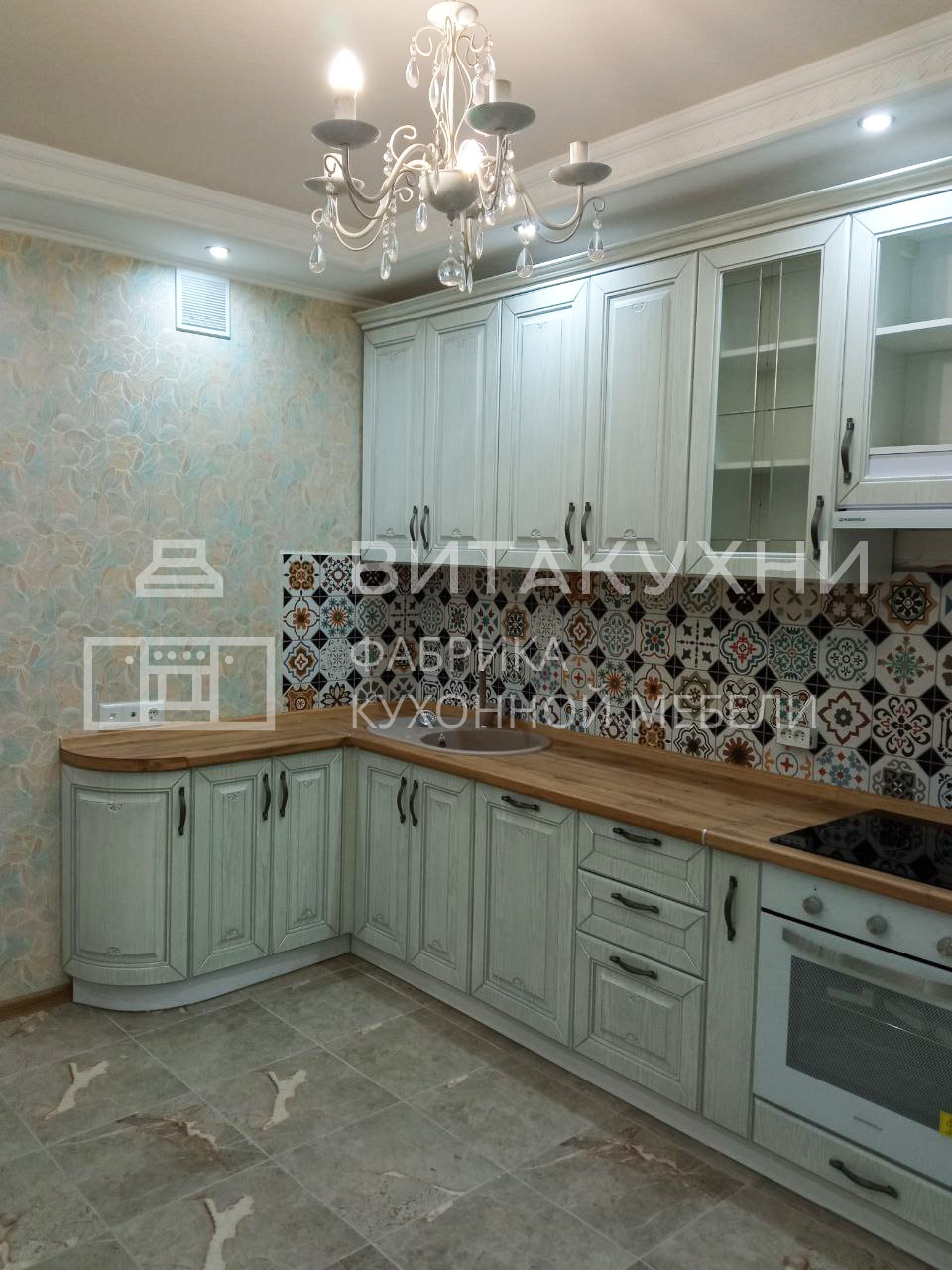 Красивая классическая кухня