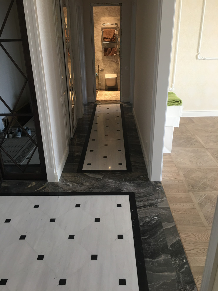 Ванна из мрамора и травертина