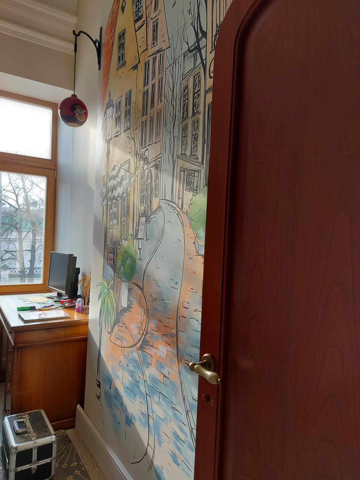 Роспись стены в детской