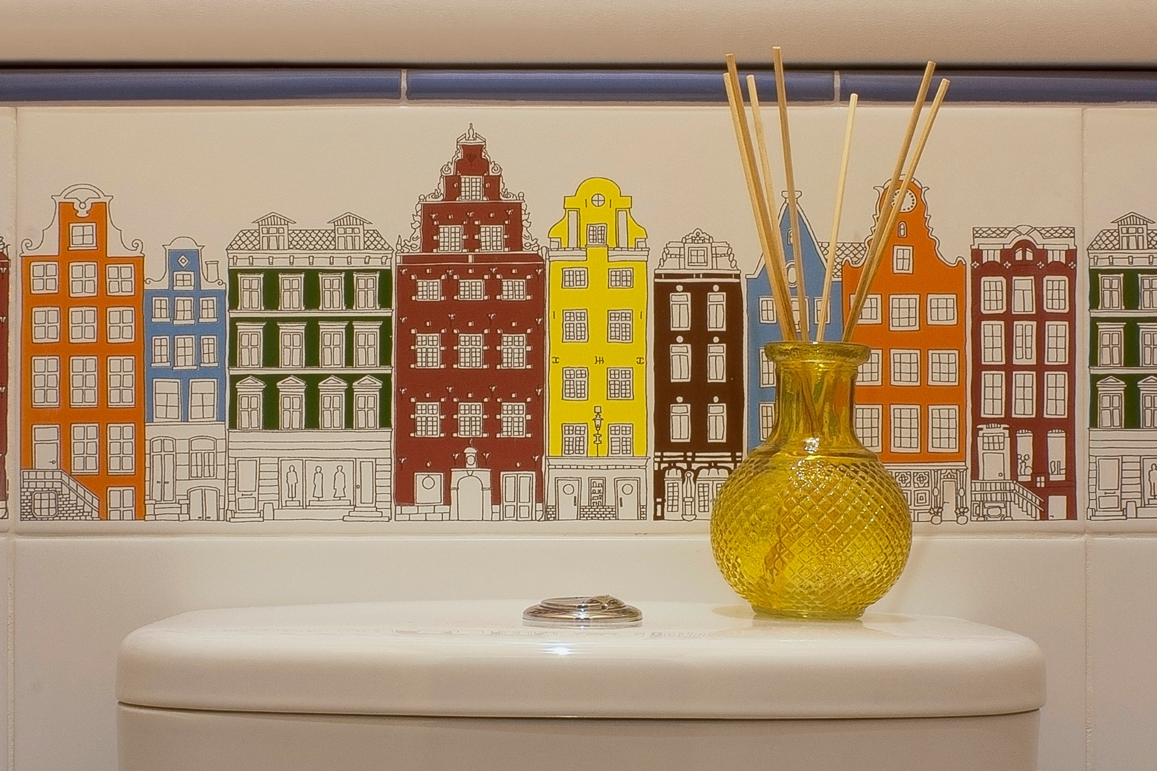 Houzz тур: Дух странствий и яркие стены в квартире дизайнера